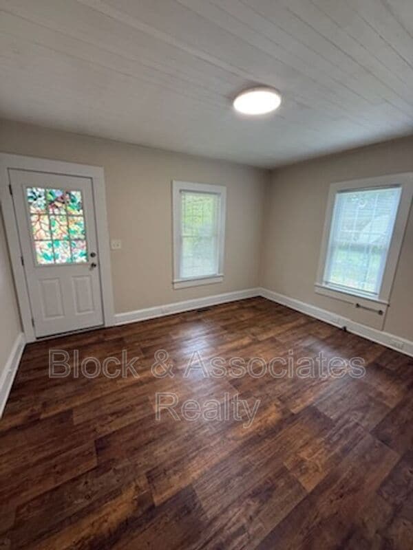 Photo - 2040 Carl Dr