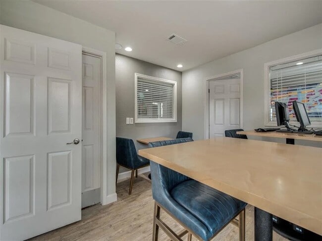 Building Photo - 7610 Cameron Rd Unit 1072 Rental