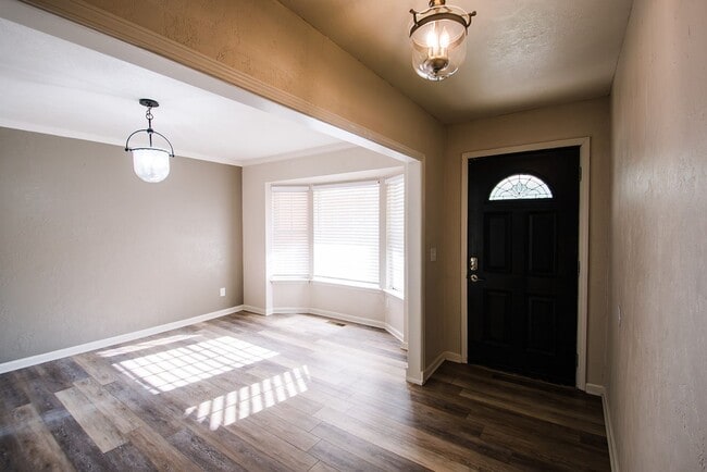 Photo - Beautifully Remodeled 4bed/3bath Home Available Near Norman Campus!!