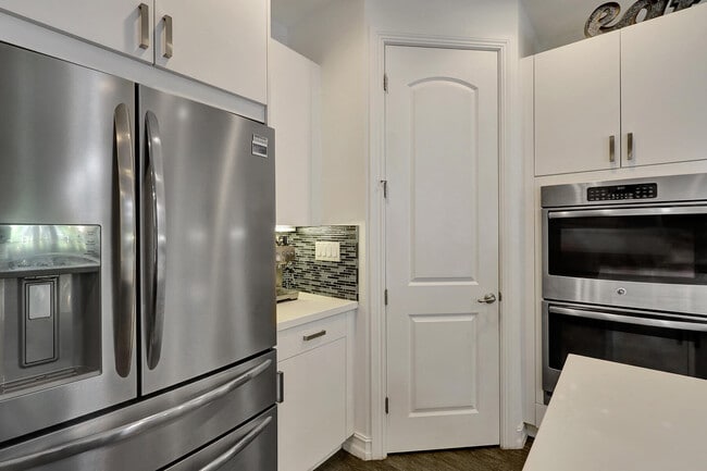 Photo - 100 NW 69th Cir