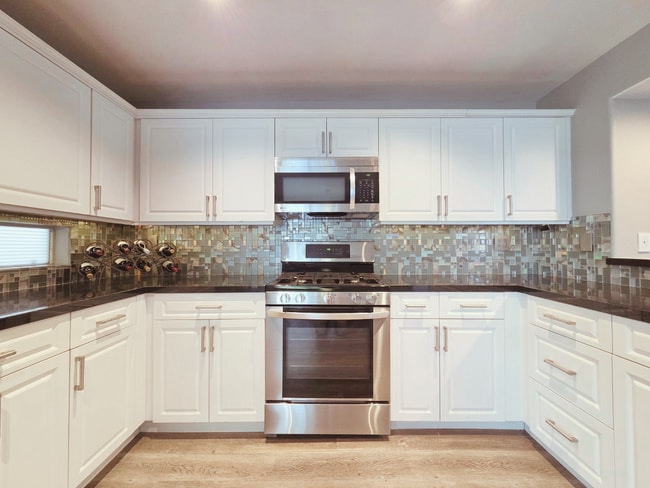 Photo - 1154 N Sycamore Ave Unidad 7