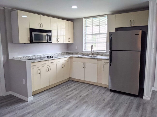 206 Danley Dr Unit A