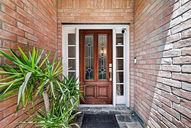 Photo - 1015 Enclave Square S