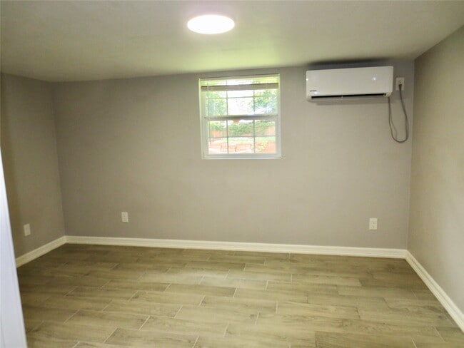 Photo - 2204 Parker Rd