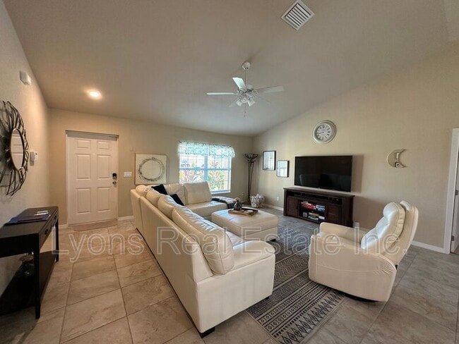 Photo - 2202 SE 8th St