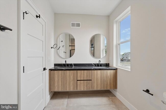 Photo - 2117 Bellmore St