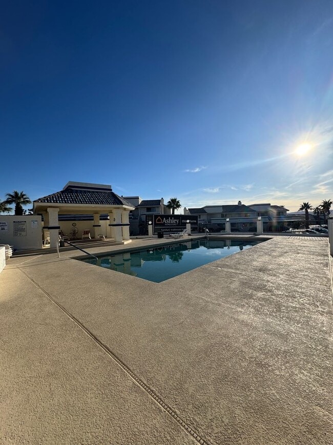 Photo - Stunning Remodeled 3-Bed Condo with River ...