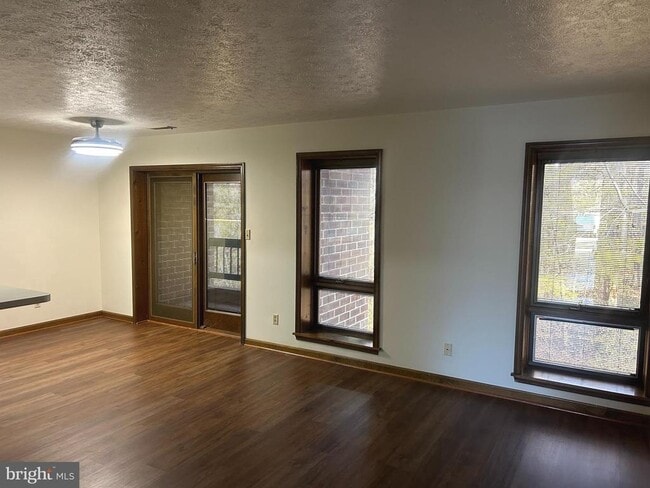 Building Photo - 23240 Chestnut Oak Ct Unit 6D