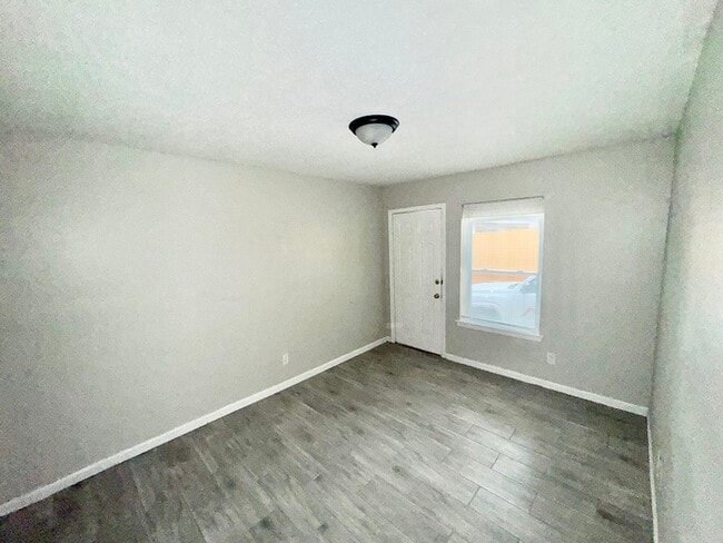 Photo - 139 N Claybrook St