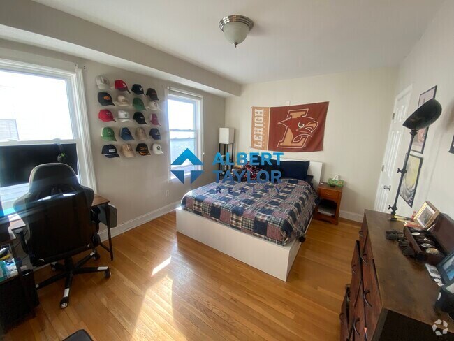 Building Photo - 10 Homer St Unit 3