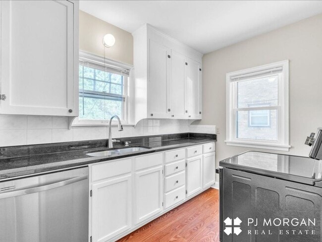 Photo - 2 bedroom duplex for rent in Midtown!