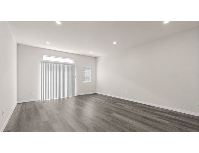 Photo - 16124 Cascadian Way