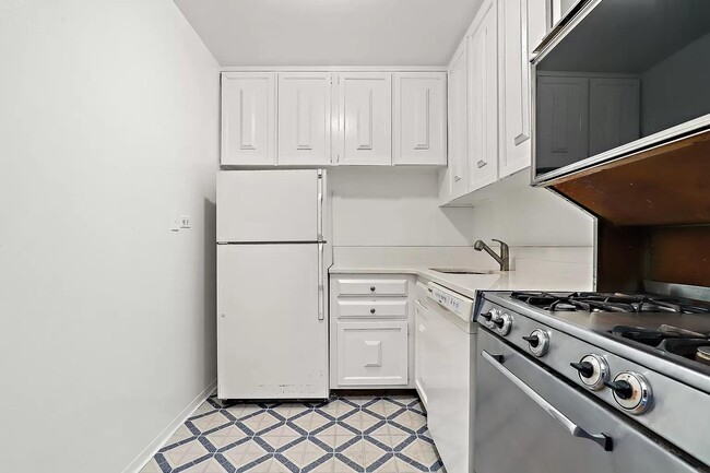 Photo - 3333 Henry Hudson Pkwy Rental