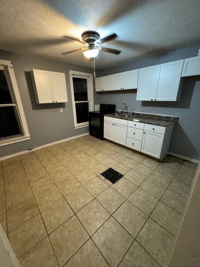 Photo - Beautiful 2 Bed 1 Bath APARTMENT PENDING