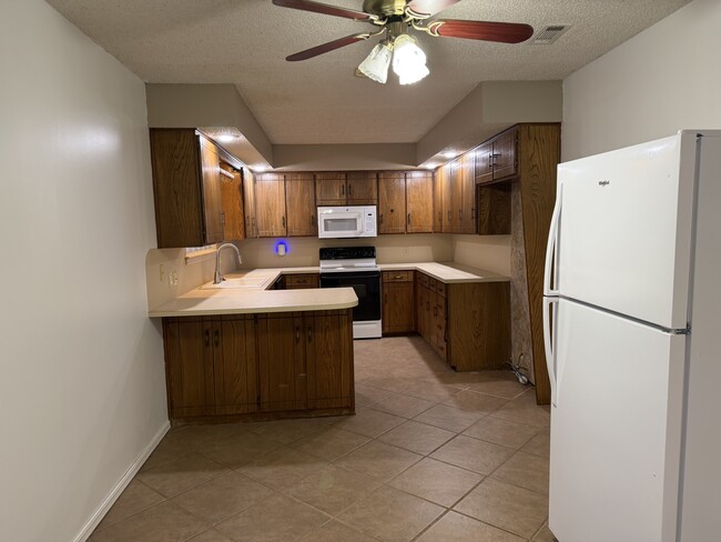 Photo - 202 N Cimarron Dr