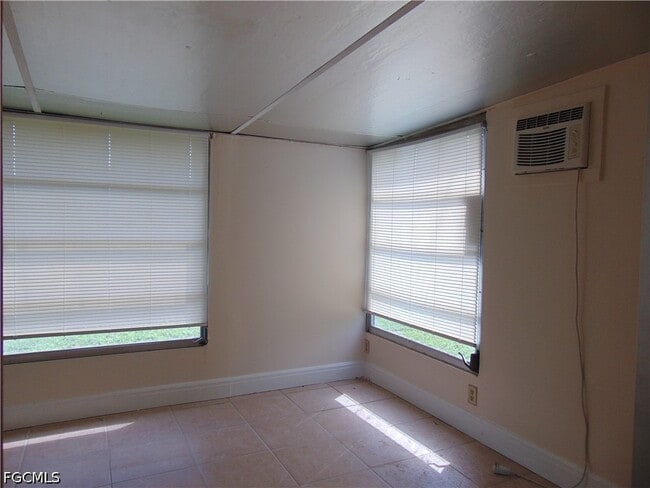 Building Photo - 117 Stetson St