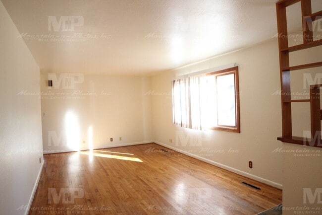 Photo - 1215 Lynnwood Dr