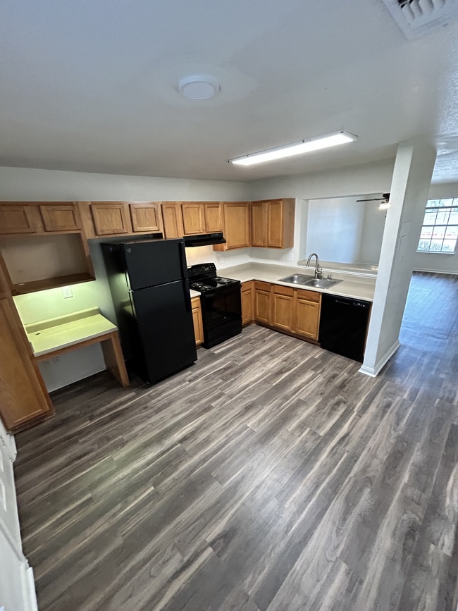 Photo - Heather Lane & Tiffany Square Apartments