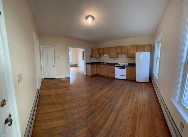 Building Photo - 21 Loomis St Rental