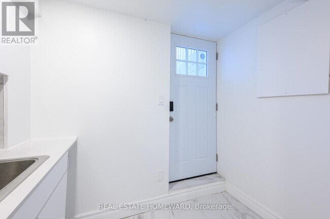 Photo - 114 Old Sheppard Ave