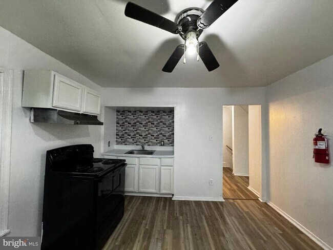 Photo - 323 E Vine St