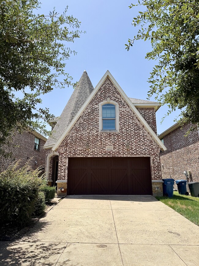 Building Photo - 705 Rembrandt Ct