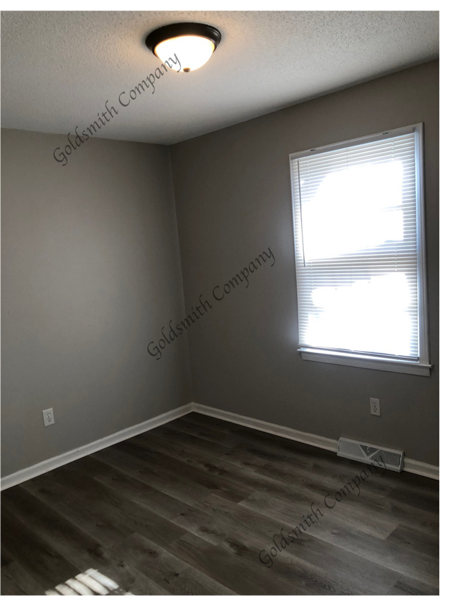 Photo - 12 Danhardt St