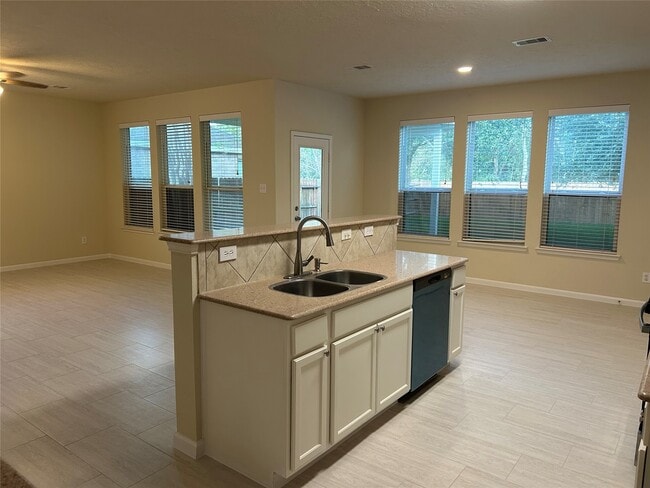 106 Easton Glen Ln