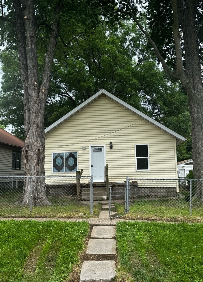 Building Photo - 1023 Hill Ave Rental