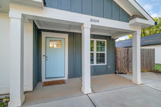 Photo - LIVE CLOSE TO THE ACTION — Modern 3-Bedroom Rental in Charlotte’s Reid Park!