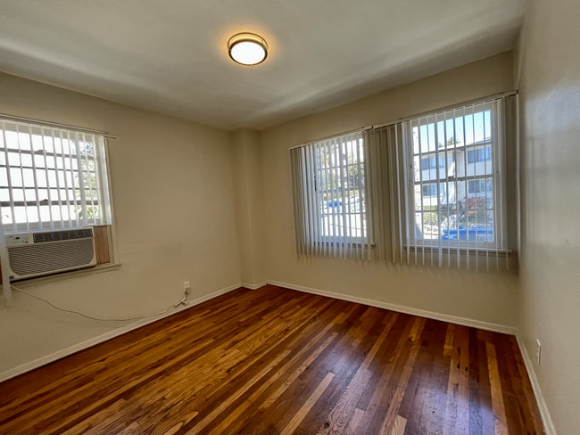 Photo - 605 Kelton Ave