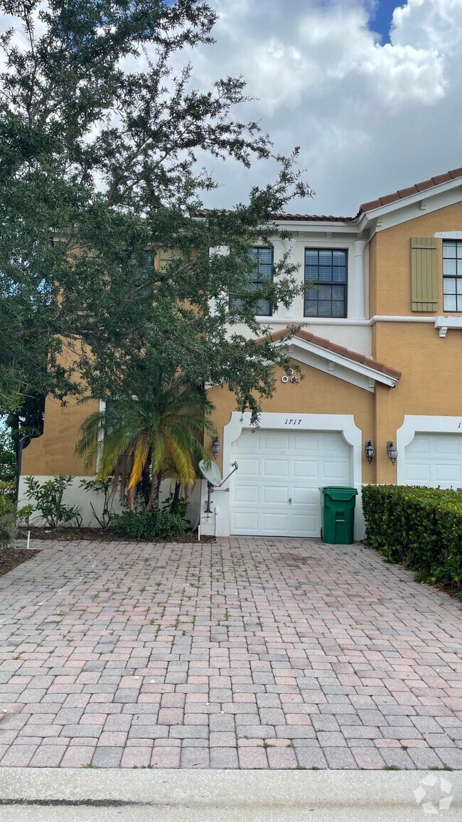 Building Photo - 1717 SW Umbria St Rental
