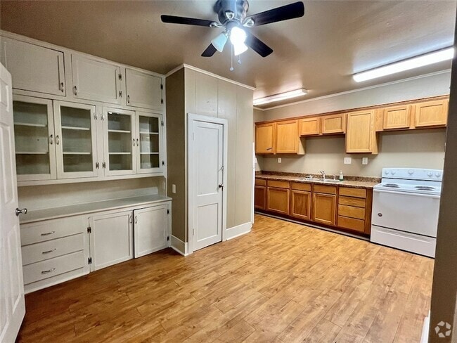 Building Photo - 1002 Gregg St Unit CB Rental
