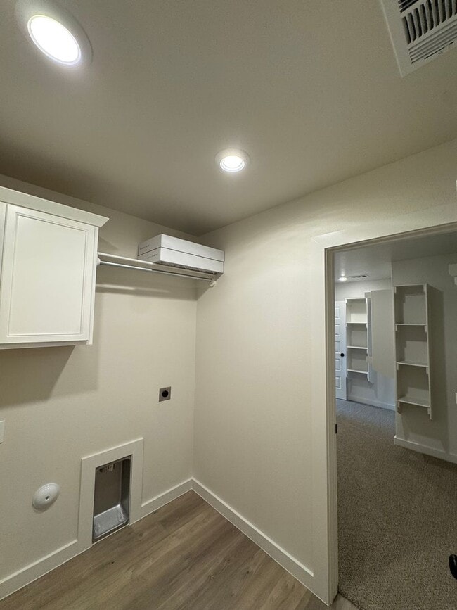 Photo - Fabulous Luxury Newer 2025 Build 3/2/2