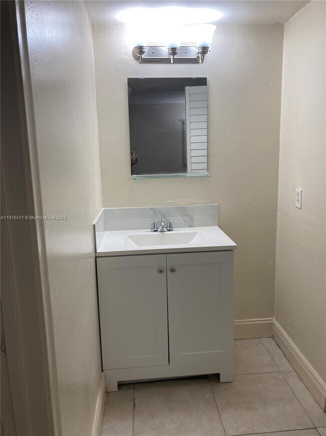 Photo - 6259 W 24th Ave Unidad 101-8 Rental