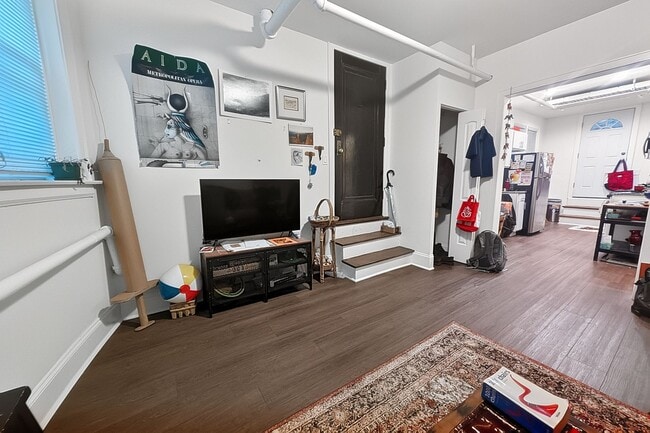 Photo - Newly Renovated 1 BR in Loyola on Lovely Quiet Block Unidad 6636-GAR