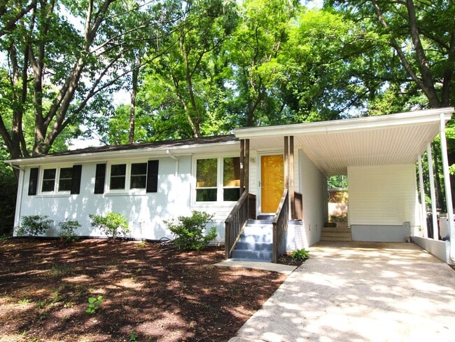 Building Photo - 2904 Shamrock Dr