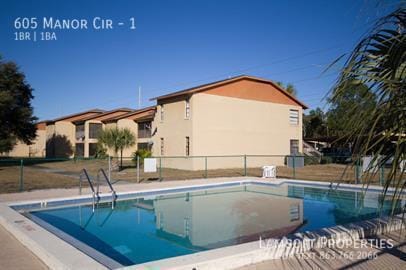 Photo - 605 Manor Cir