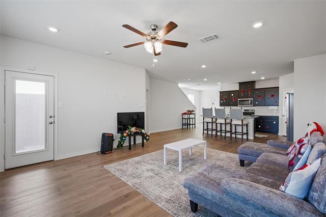 Photo - 732 Thorn Crk Dr