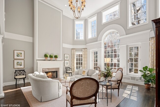 38 E Elm St