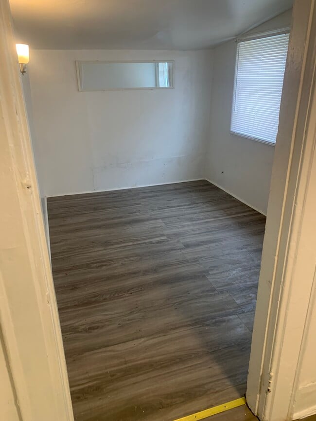 Photo - 311 Lee St W Unit E