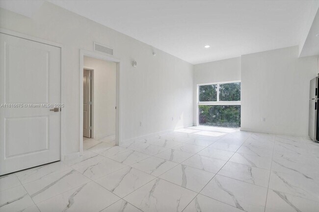 Photo - 420 SW 7th Ave Unit 301