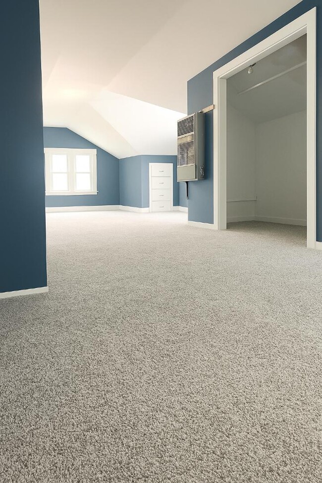 Building Photo - 260 Spruce St