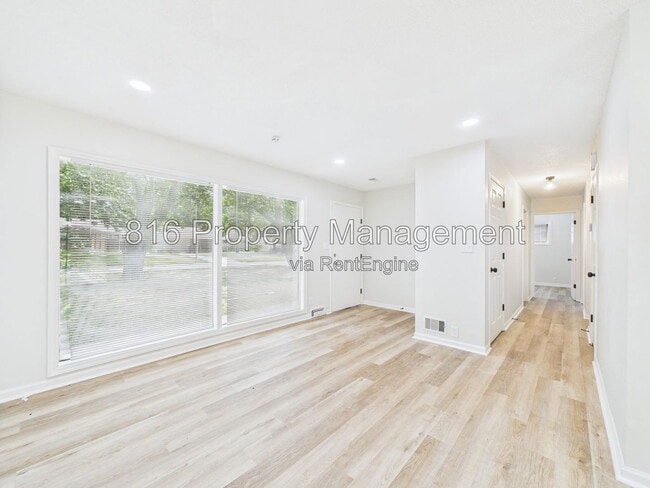 Photo - 11230 Corrington Ave