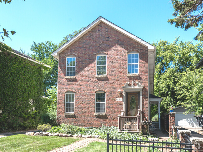 Building Photo - 325 Loomis St Rental