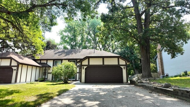 Building Photo - 15229 Buchanan Ct