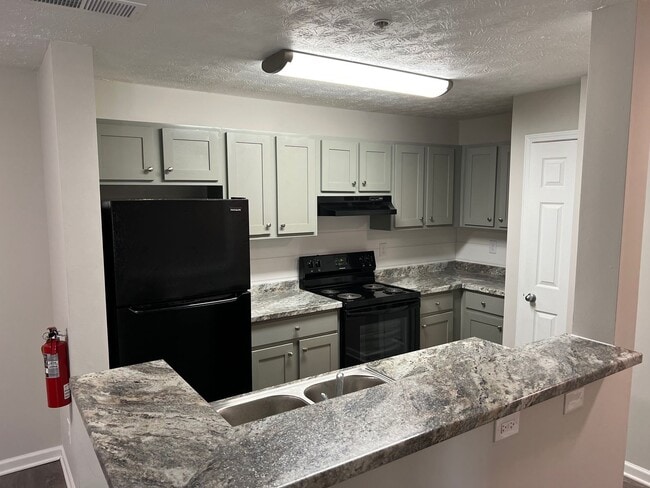 Photo - Salem Chase Apartments