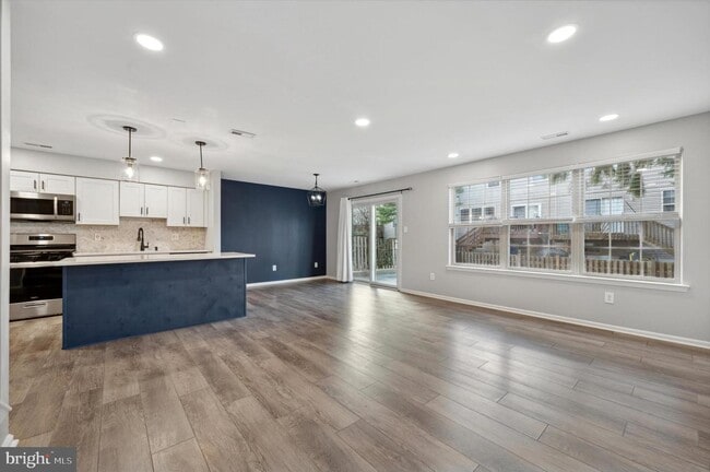 9 Meadow Ln
