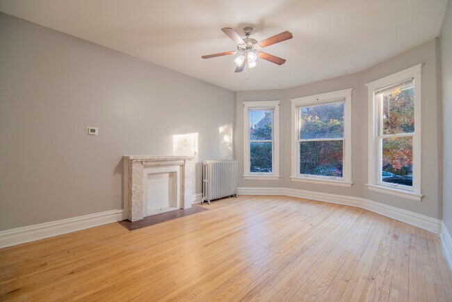 Photo - 1252 W Elmdale Ave Apartment Unit 1