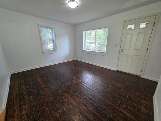 Photo - 1597 Koebel Rd